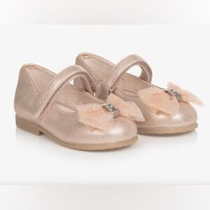 Kids/Girls faux leather pumps. Glitter bow. Adjustable strap.